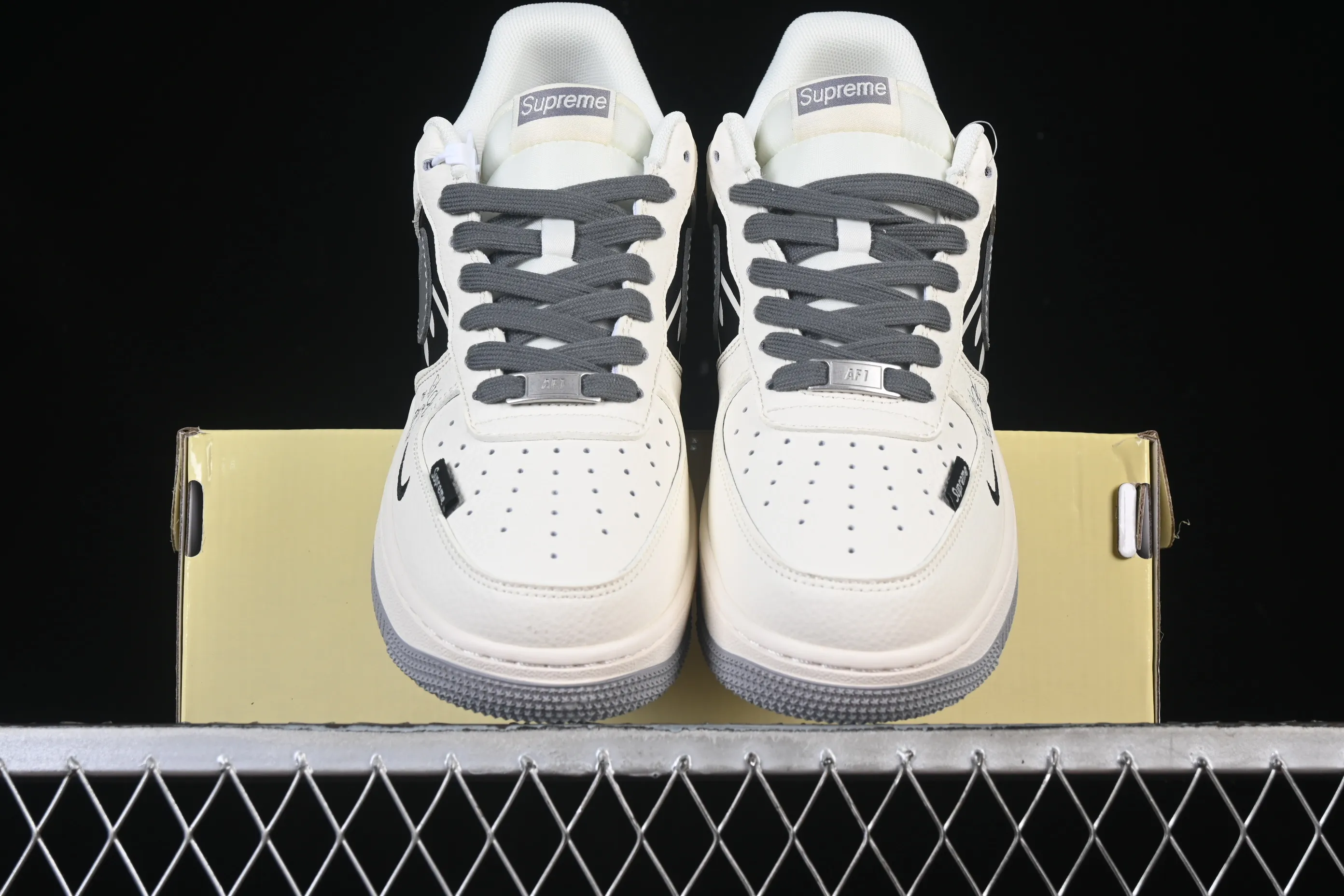 All categories Nk Air Force 1 Air Force series Nk Air Force 1 Low Air Force low top Nike Air Force 1'07 Low Supreme joint graffiti beige gray Air Force 1 low top casual sneakers QW5606-272